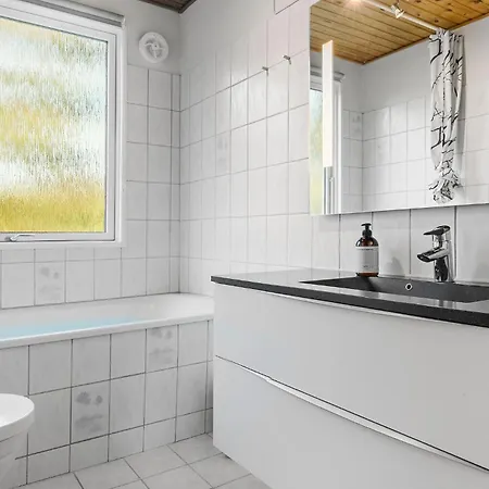 Σπίτι διακοπών 4 Bedroom Beautiful In Ebeltoft