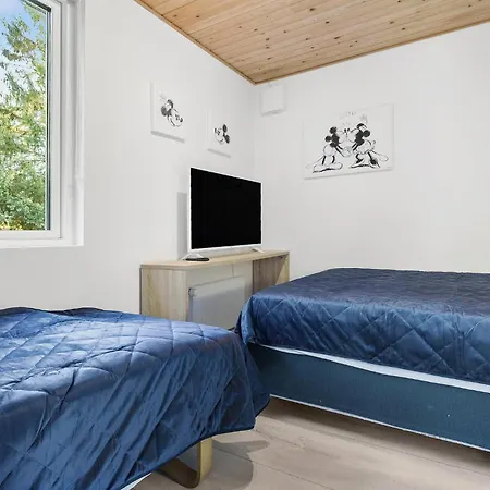 4 Bedroom Beautiful In Ebeltoft Øksenmølle