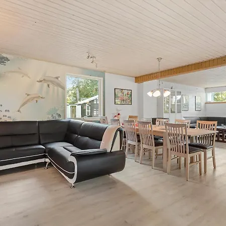 4 Bedroom Beautiful In Ebeltoft * Øksenmølle