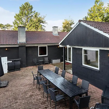 4 Bedroom Beautiful In Ebeltoft