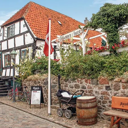 4 Bedroom Beautiful In Ebeltoft Casa de Férias *